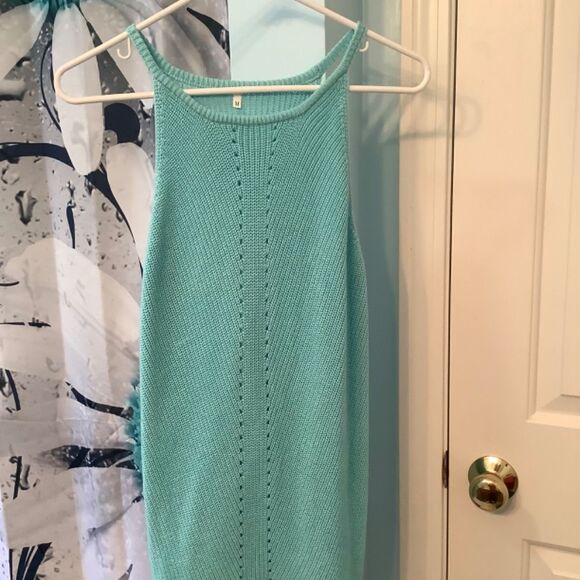 Medium women’s tank - Picture 2 of 3